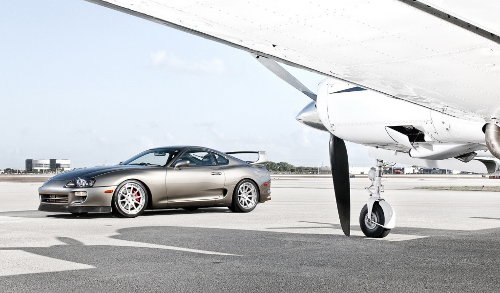 спортивная Toyota Supra