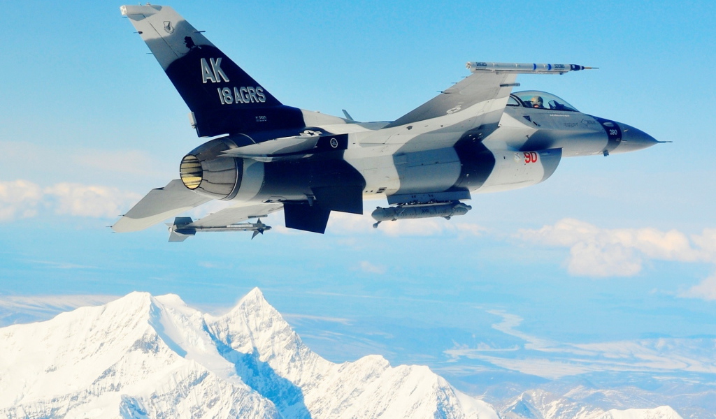 Истребитель над горами