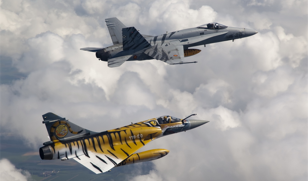 McDonnell Douglas FA-18 и Mirage 2000