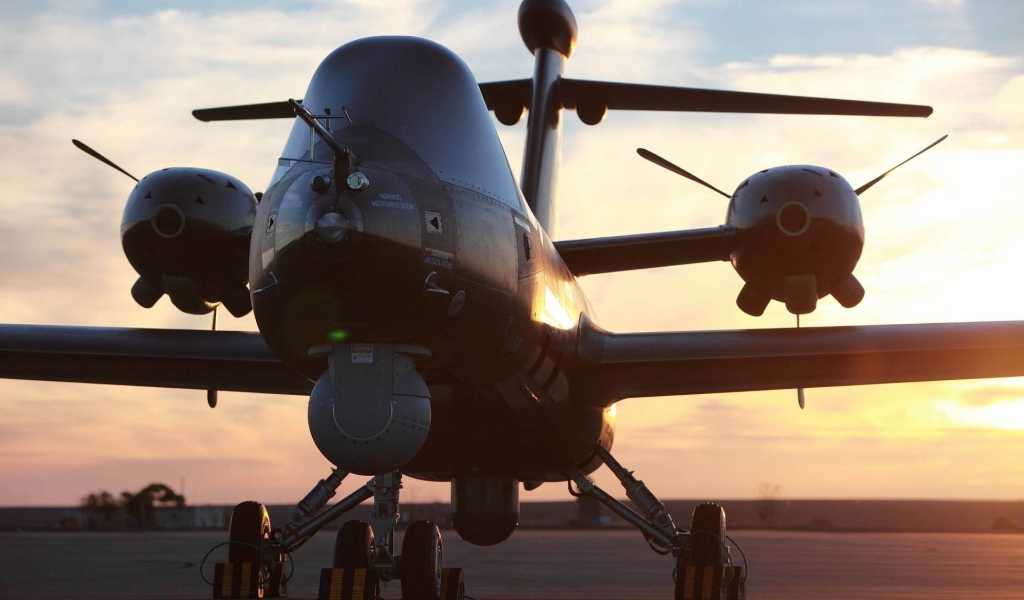 Самолет на взлетной полосе