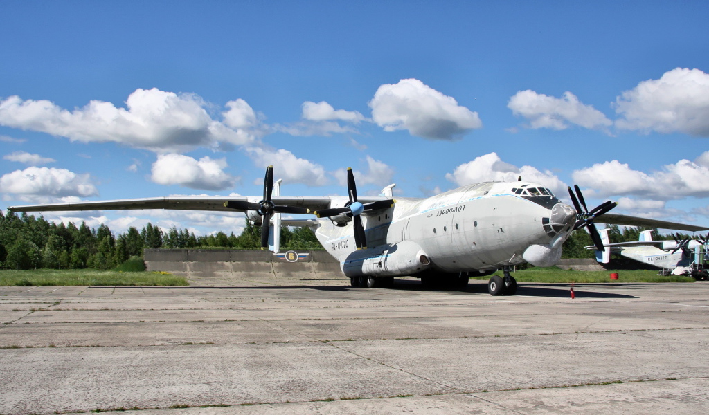 самолет АН-22
