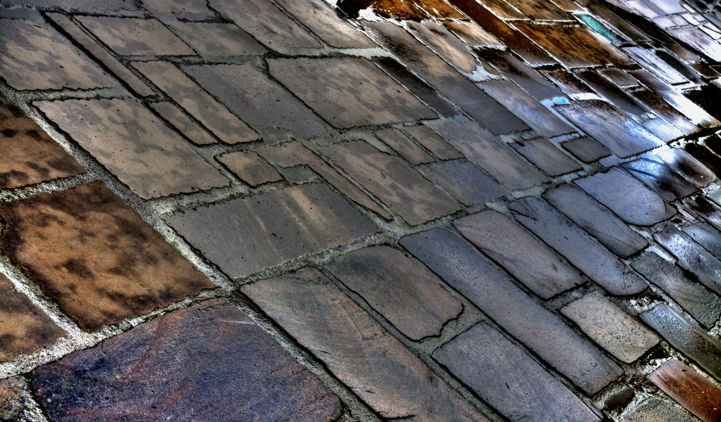 Мостовая после дождя