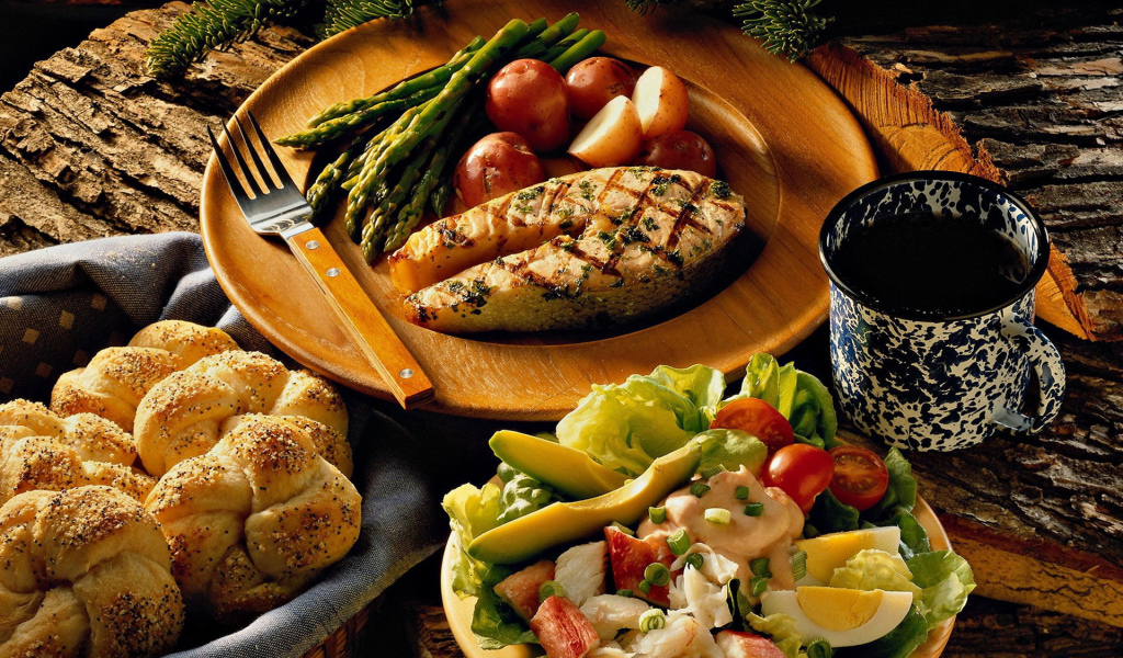 Рыба с салатом