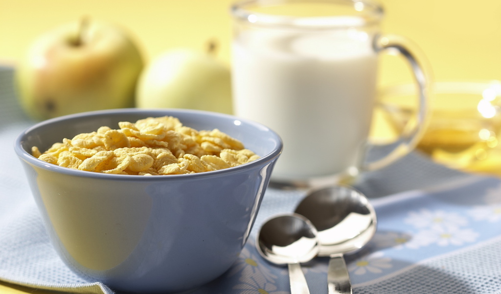 Хлопья и молоко