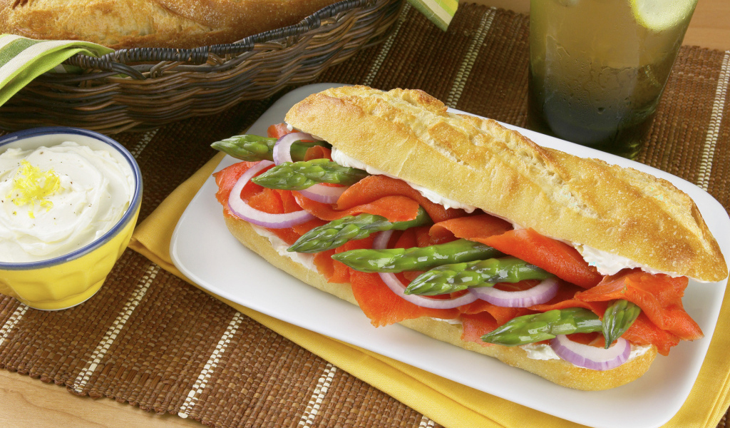 Бутерброд со спаржей