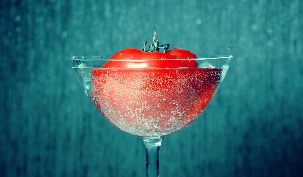 Томат в бокале