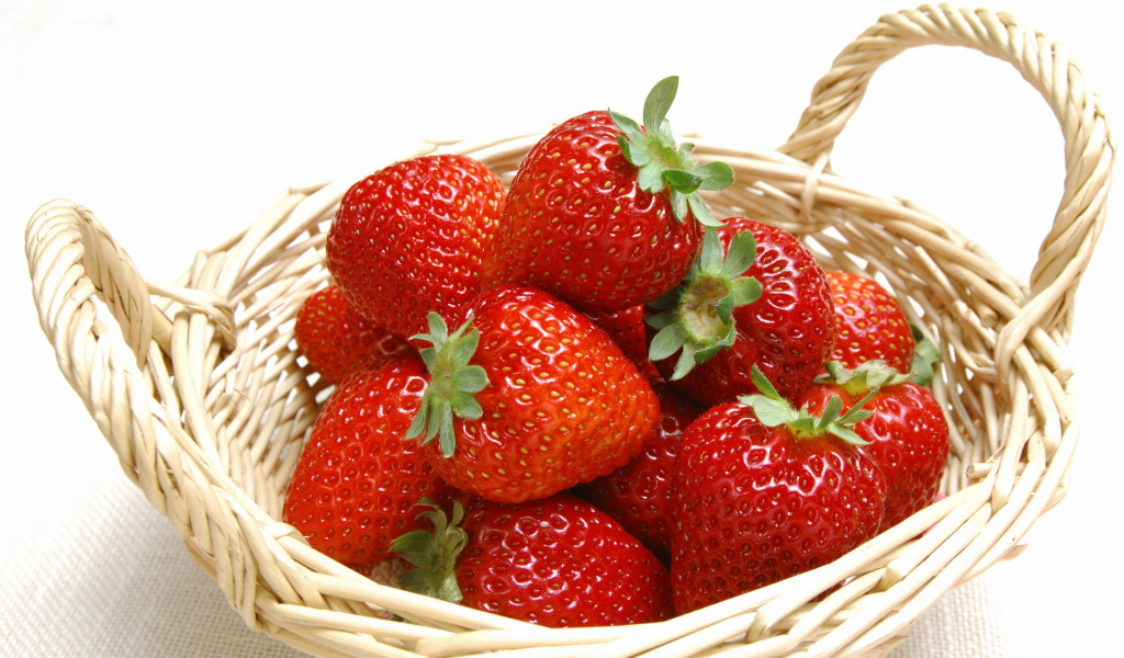 Корзиночка с клубникой