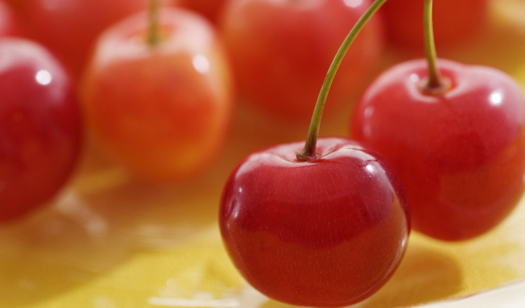 Спелая вишня