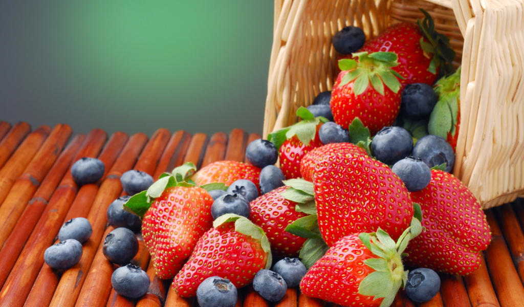 Клубника и голубика