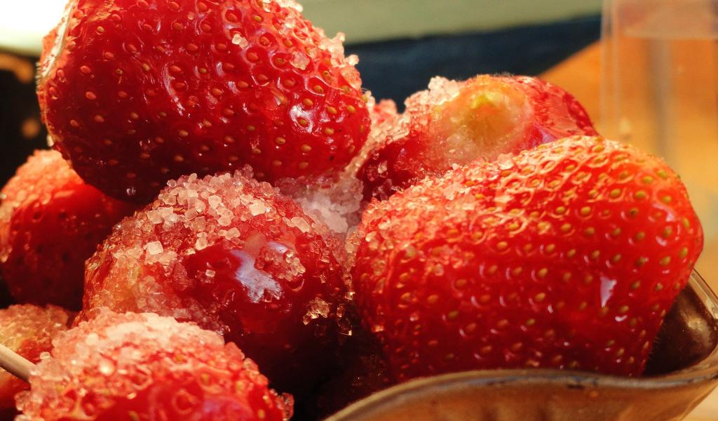 Клубника и лед
