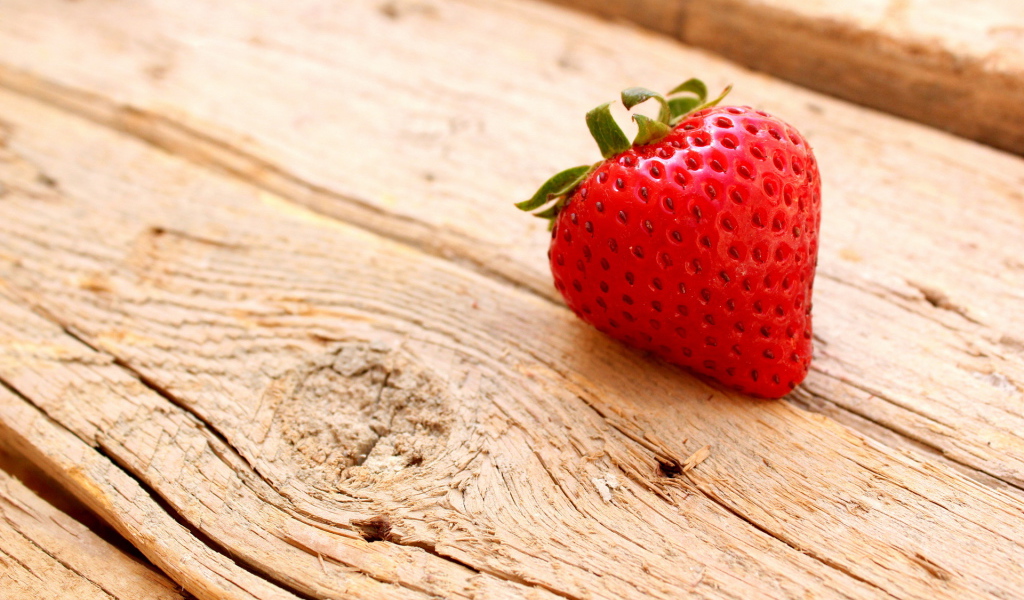 Клубника на доске