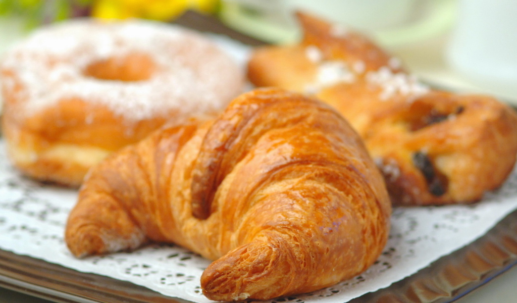 Круассан и пончик