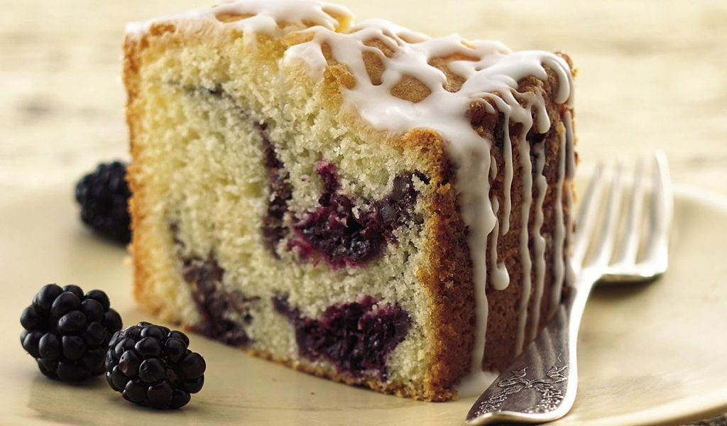 Кекс с ежевикой