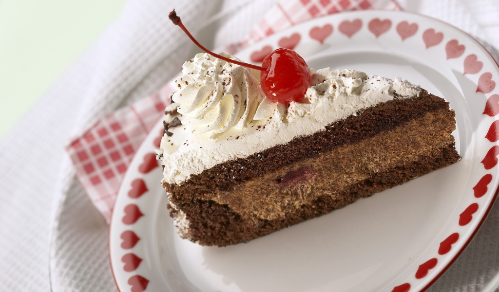 Тортик с вишенкой