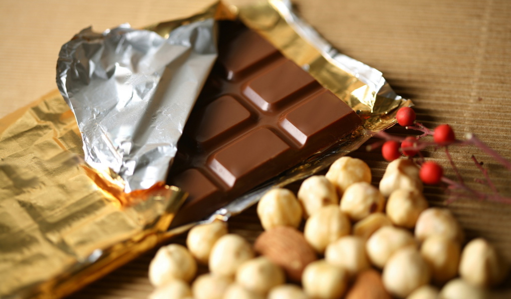 Шоколад с орехами