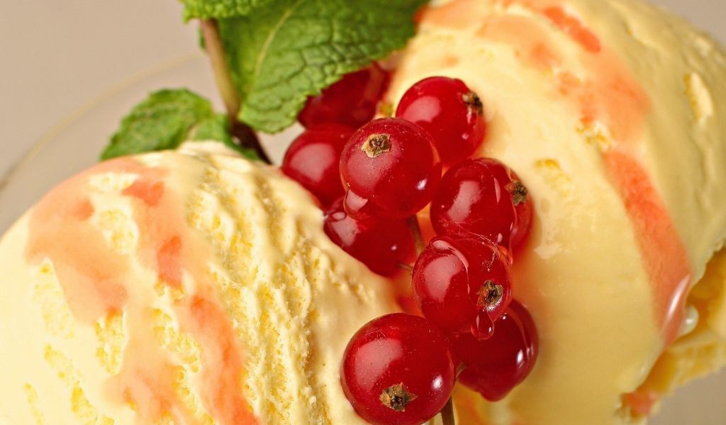 Мороженое со смородиной