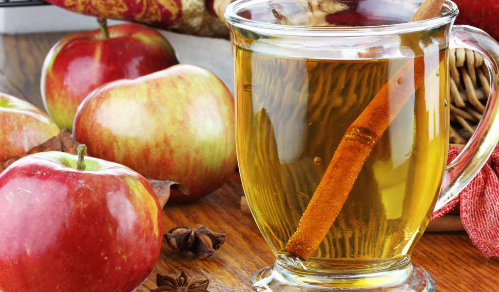 Яблочный сок с корицей