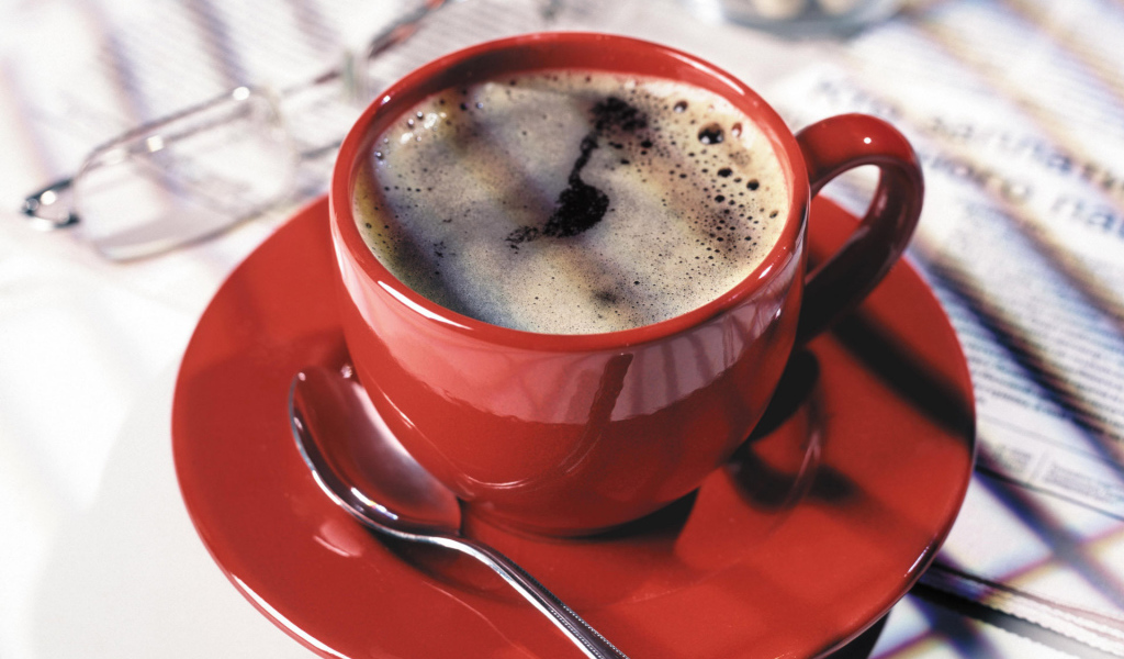 Кофе в красной чашке