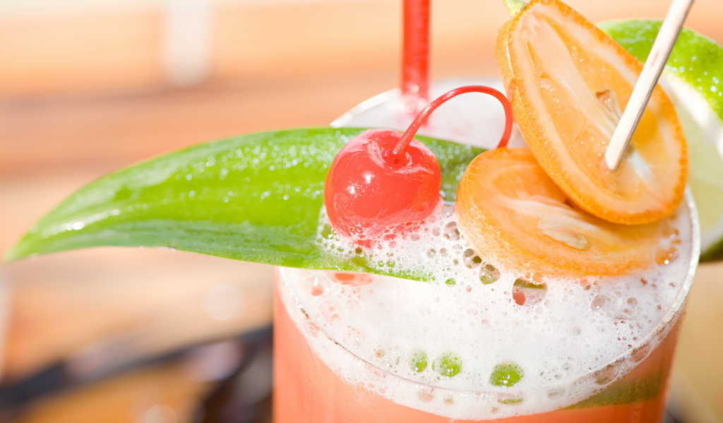 Фруктово-ягодный коктейль