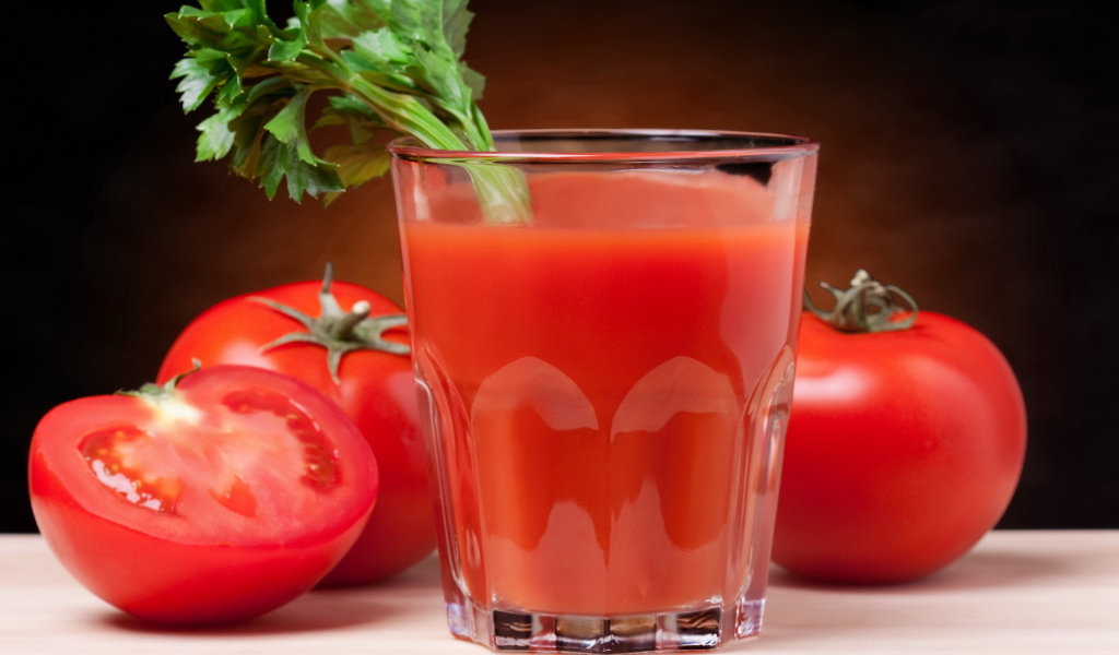 Стакан томатного сока