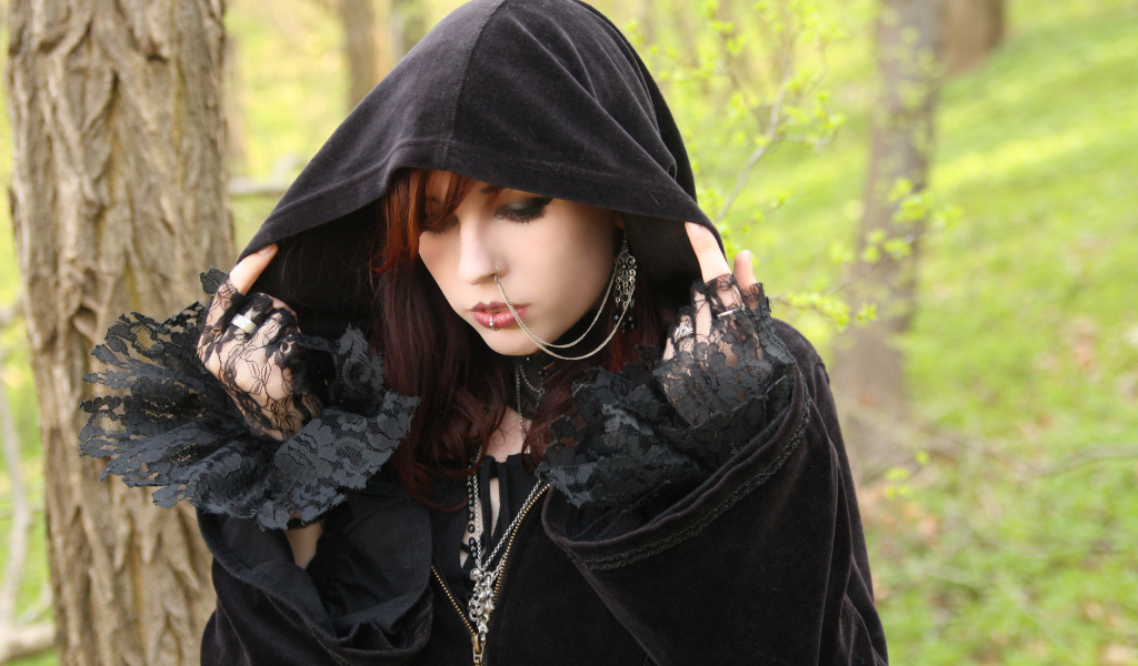 Девушка с пирсингом