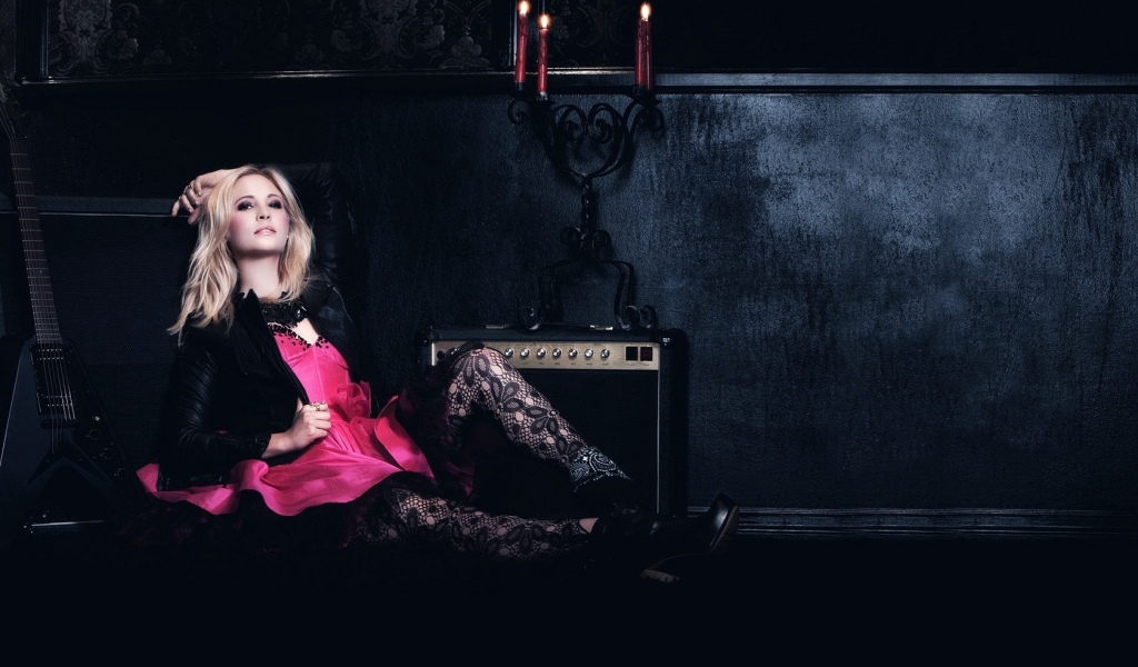 белокурая Candice Accola