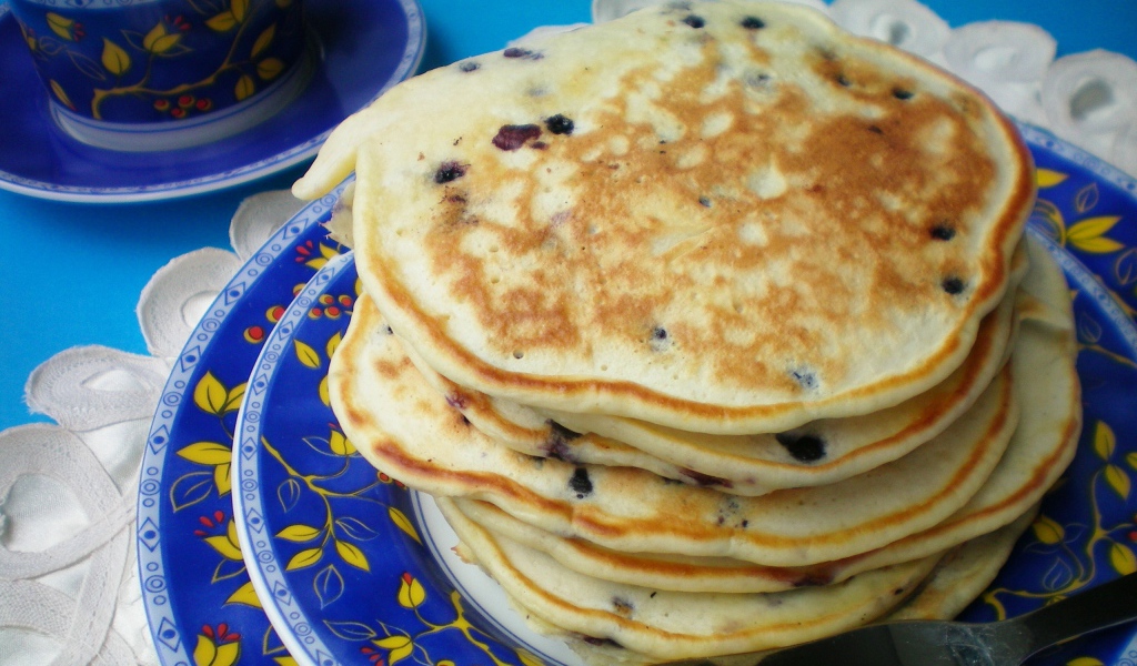 Блины с черникой