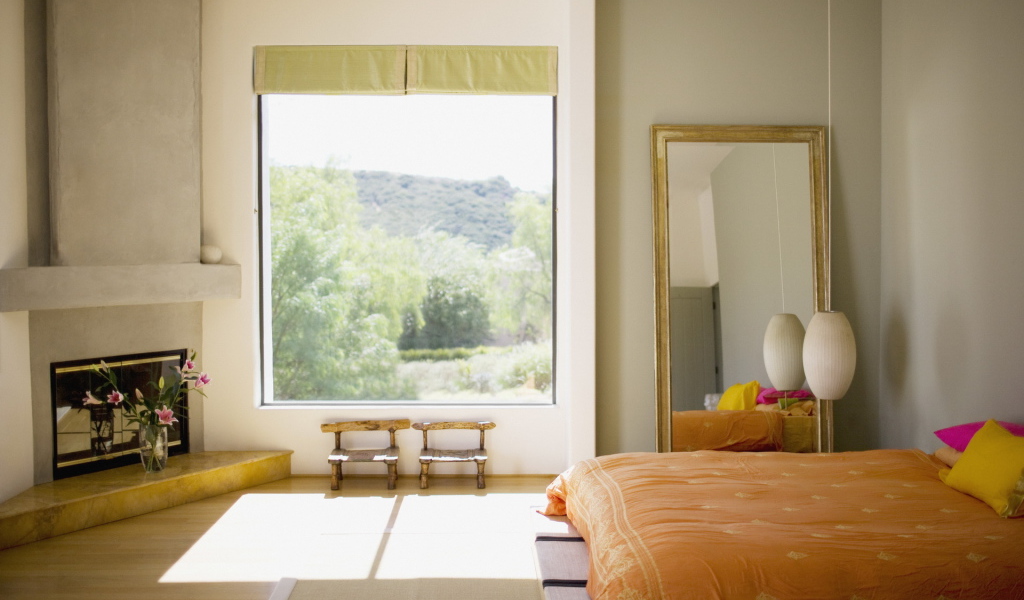 Спальня с камином