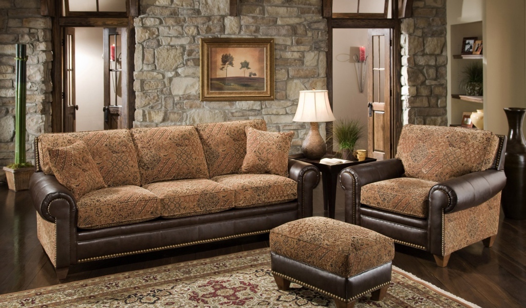 Мягкая мебель в комнате