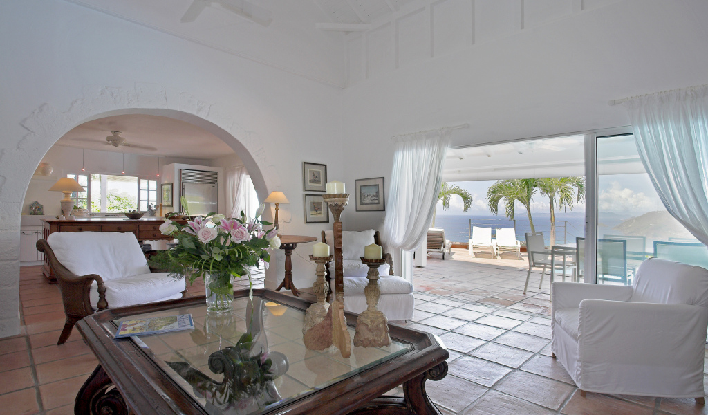 Вилла на берегу