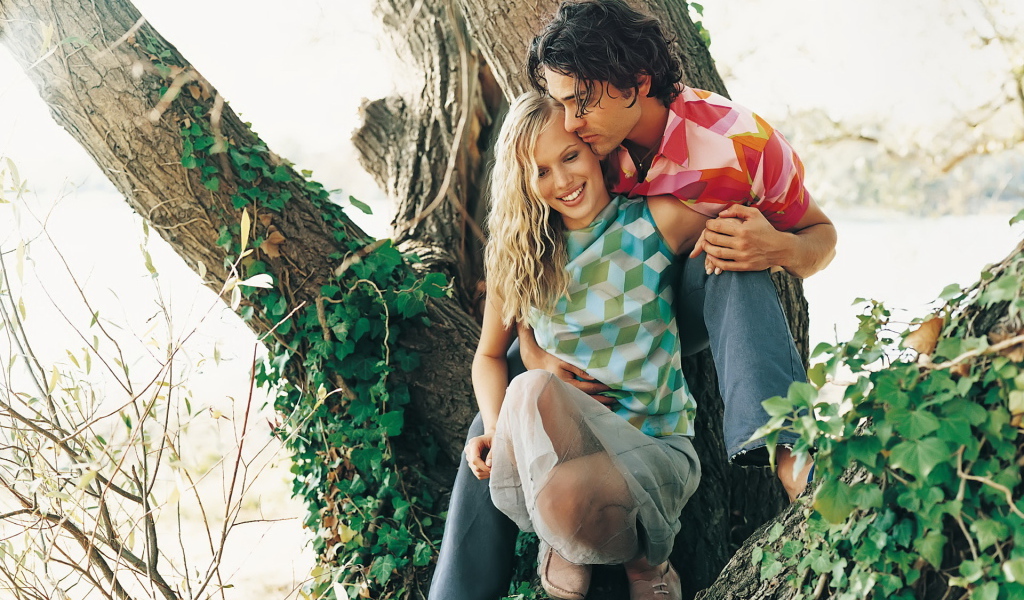 Пара на дереве