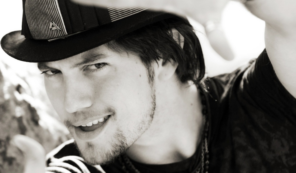 Jackson Rathbone и шляпа