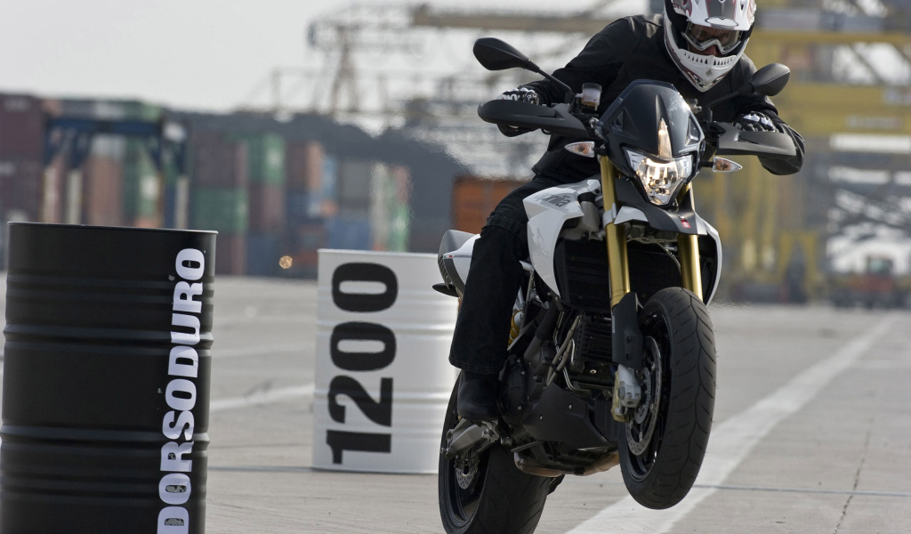 Aprilia Dorsoduro 1200