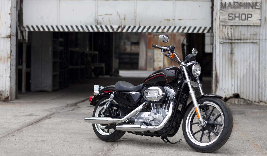 Harley Davidson XL883 SuperLow