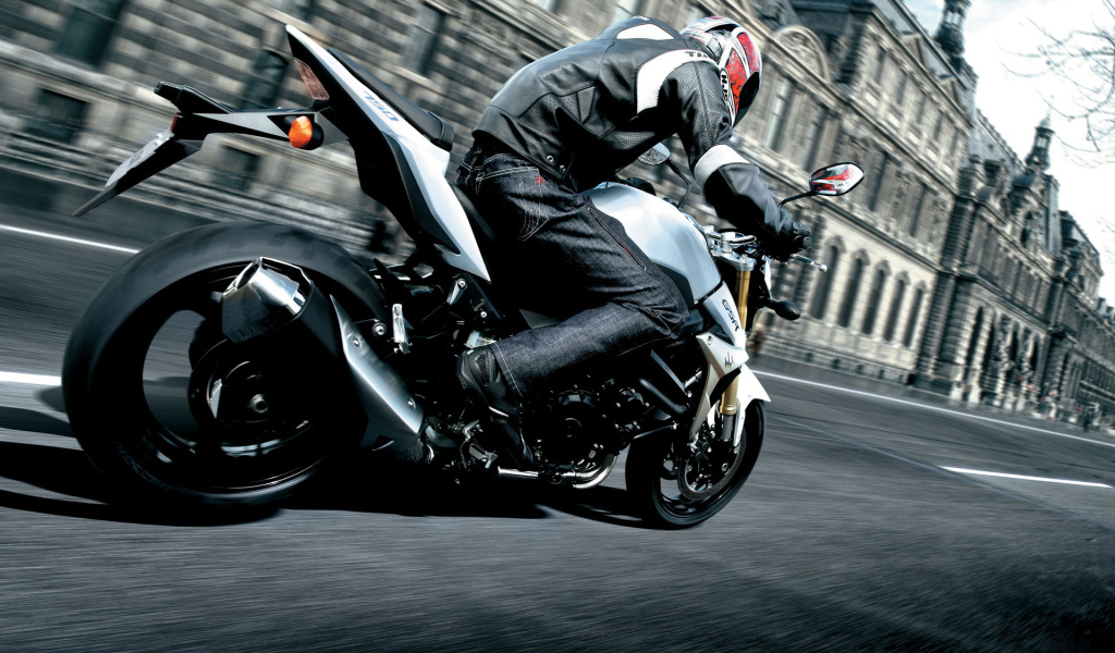 мотоцикл Suzuki GSR 750