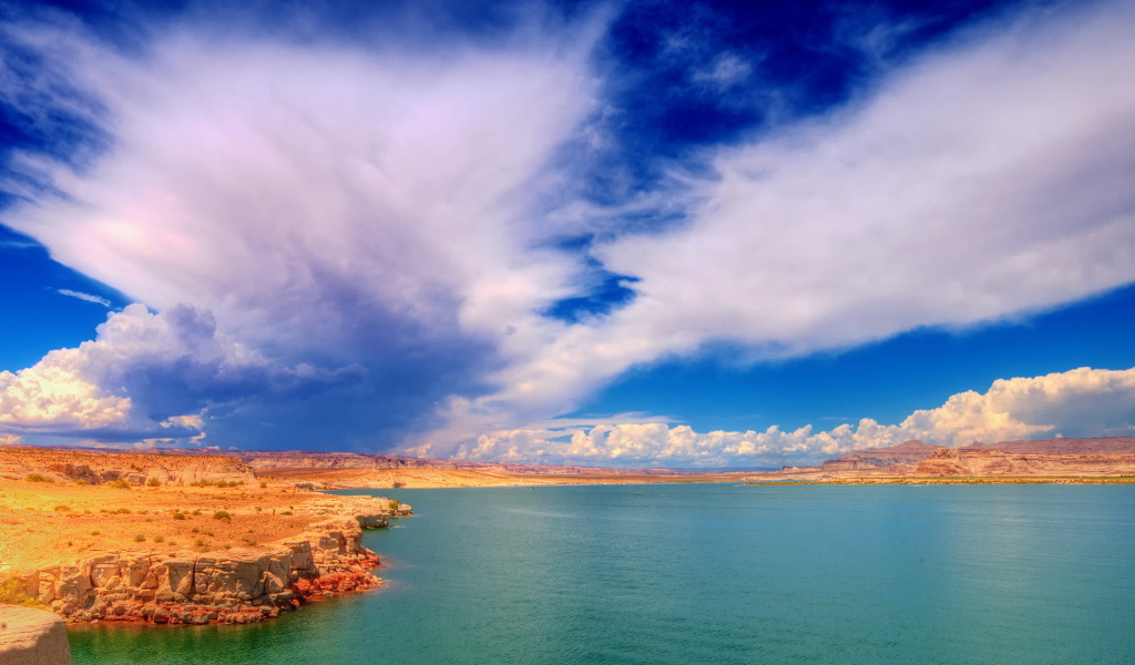 Озеро в пустыне