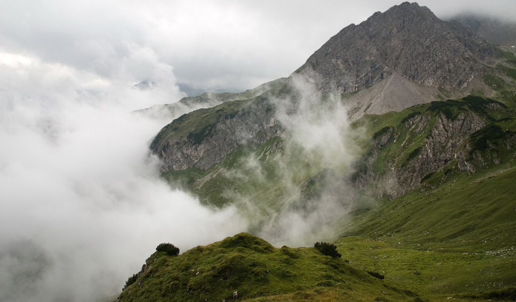 Альпы в облаках