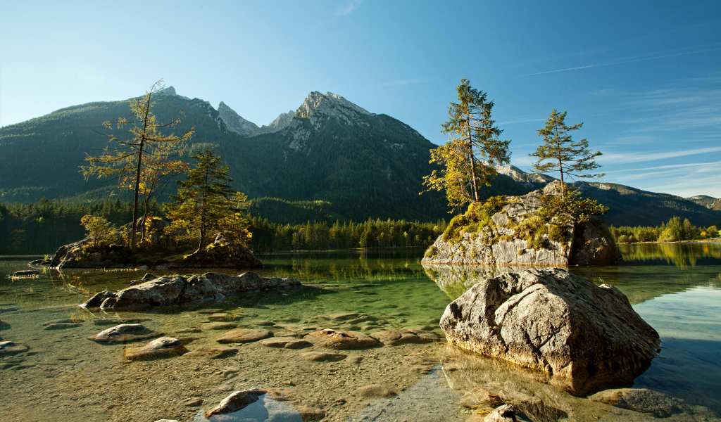 Озеро и горы