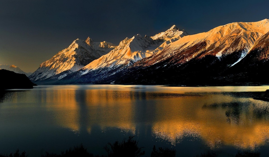 Горы и речка