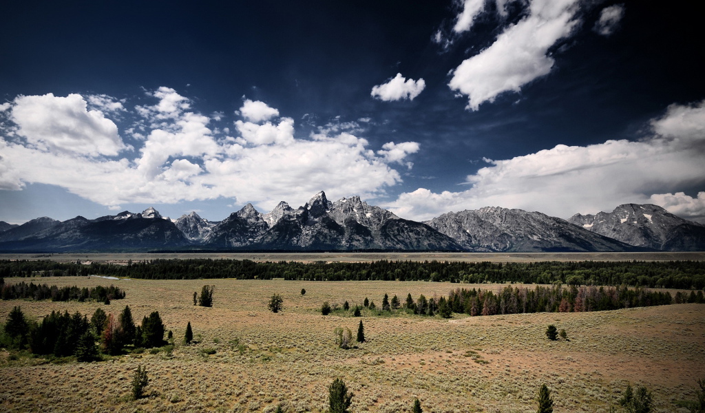 Горы на горизонте