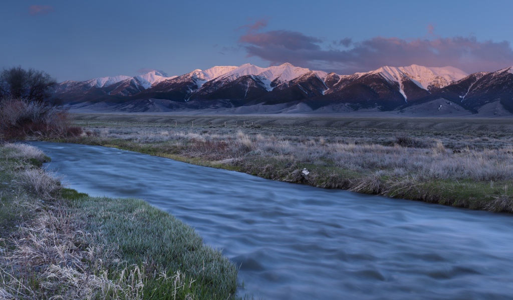 Горы на горизонте