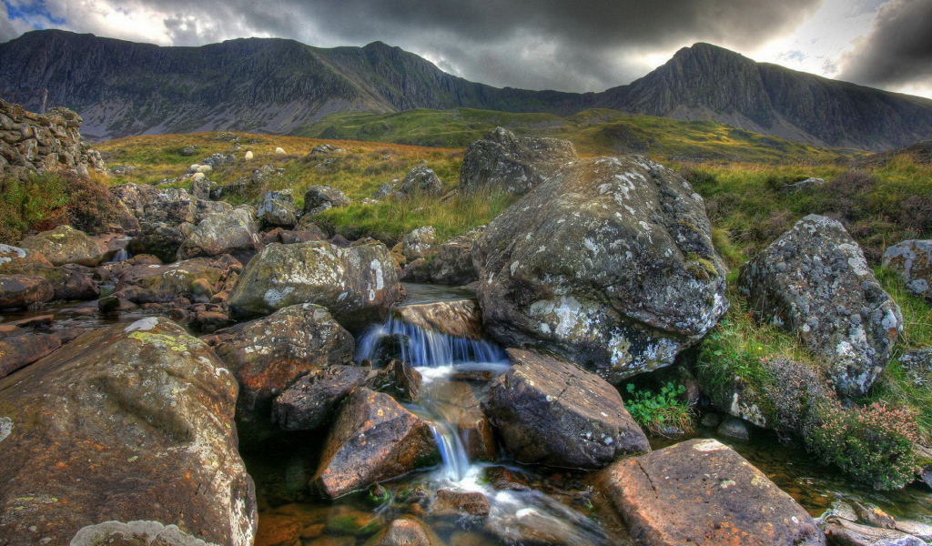 Ручей среди камней