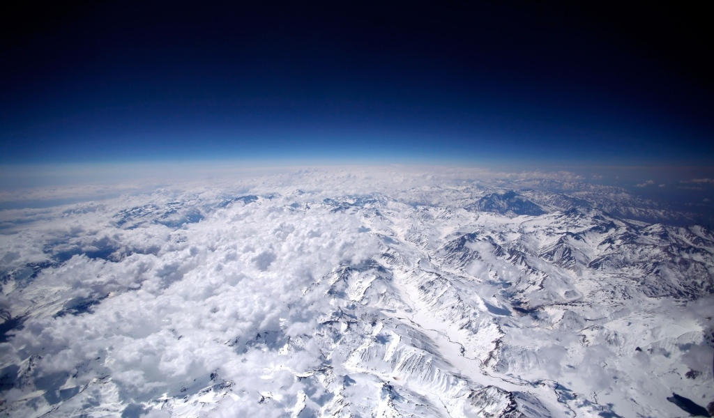 Вид сверху на горы