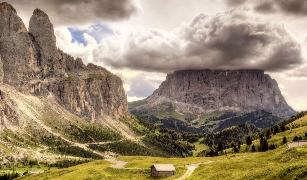 Долина среди скал