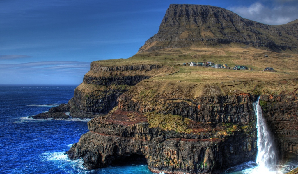 Деревня на вершине скалы