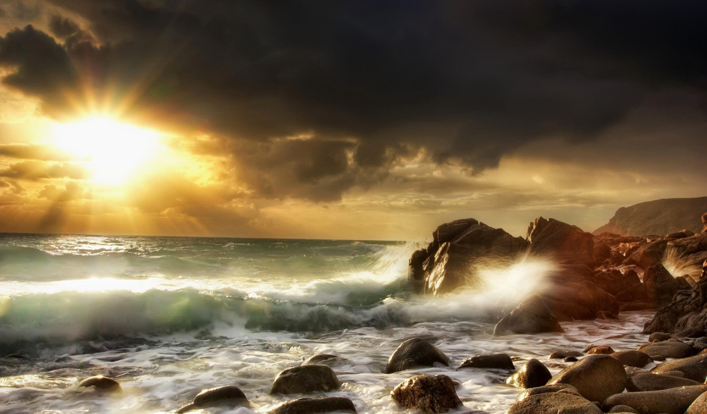 Неспокойное море