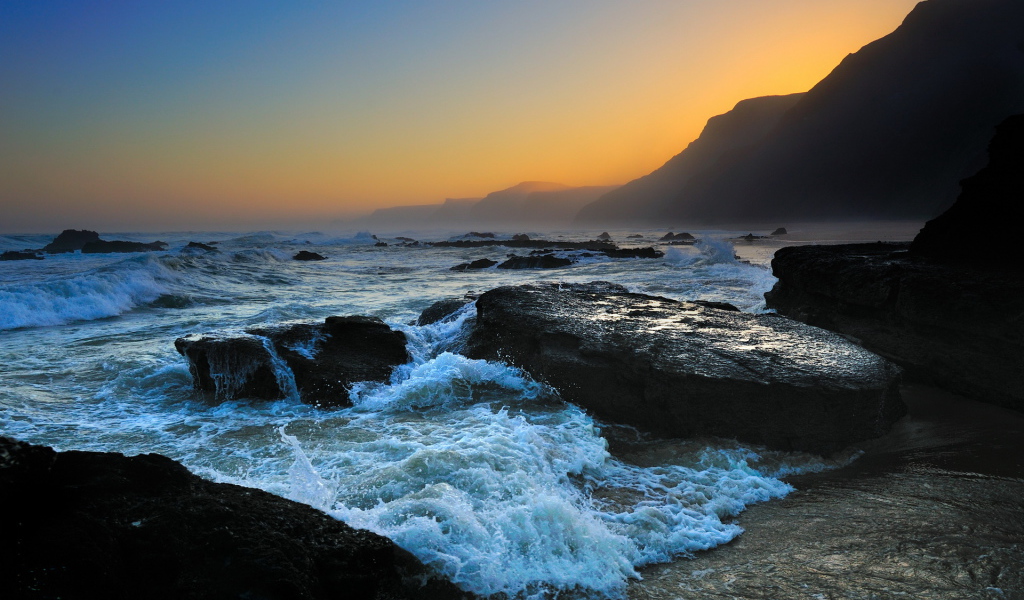 Побережье на закате