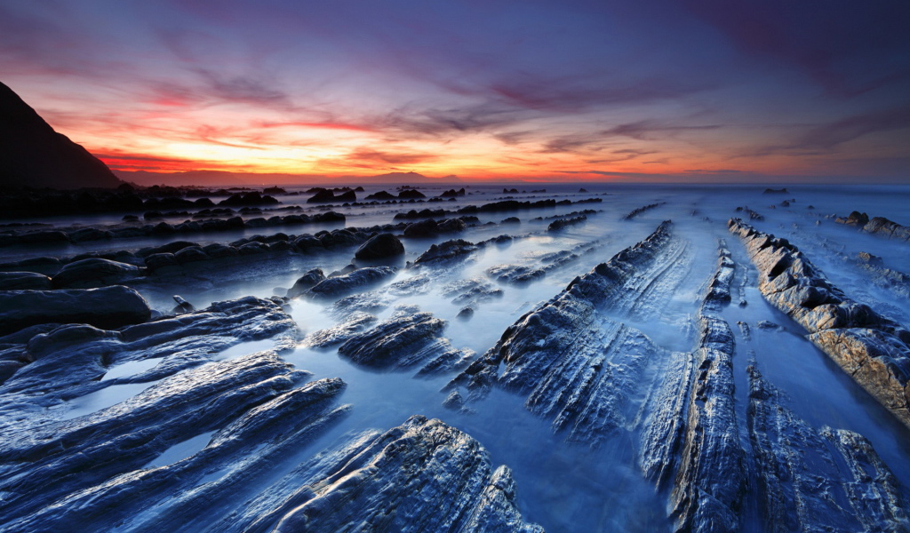 Прибрежные камни