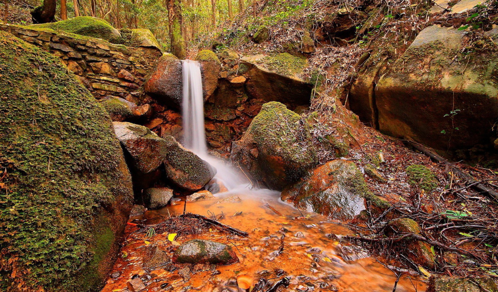 Ручей и камни