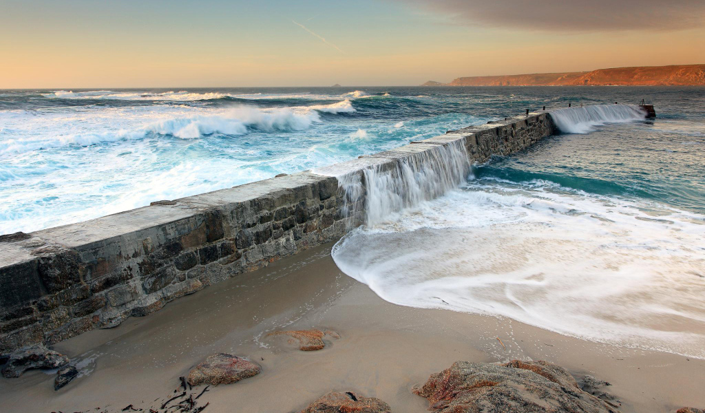 Ограждение на берегу